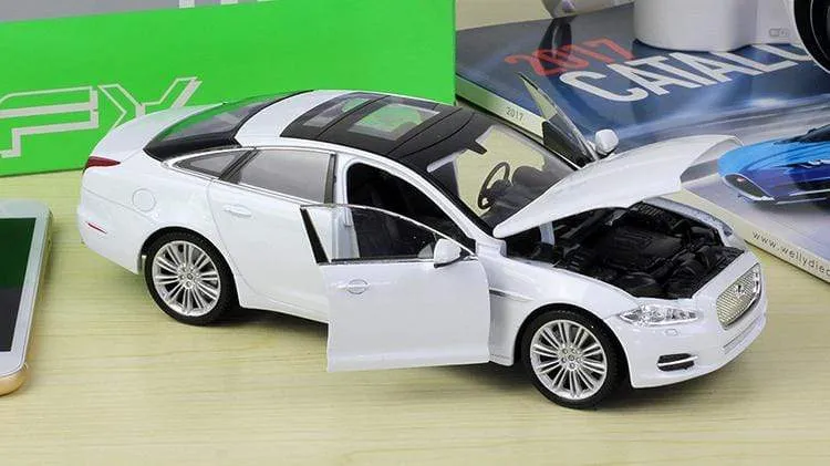Modellauto 1:24 Druckgussauto Spielzeug Klassisches 2010 JAGUAR XJ High Simulator Auto Legierung Metall Spielzeugauto Für Kinder Geschenksammlung