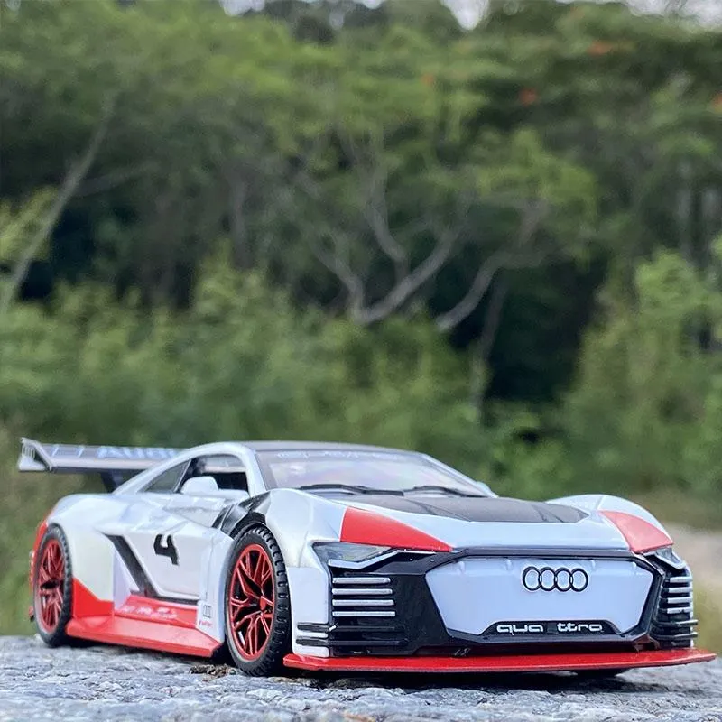 1:32 Audi Automodell GT Le Mans Racing Simulation Legierung Zurückziehen von Sound und Lichttür Kinderspielzeugauto aus Metall Geburtstagsgeschenk