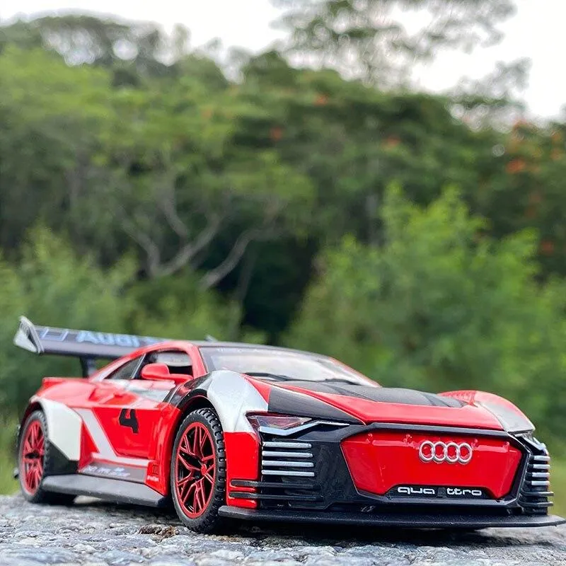 1:32 Audi Automodell GT Le Mans Racing Simulation Legierung Zurückziehen von Sound und Lichttür Kinderspielzeugauto aus Metall Geburtstagsgeschenk