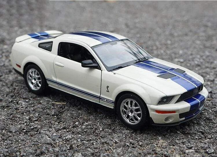 1:24 Ford Mustang Shelby GT500 Cobra 2007 Hochsimulationsautomodell Legierung Kinderspielzeugauto Sammeln Kindergeschenke