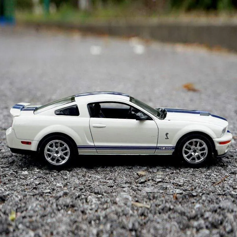 1:24 Ford Mustang Shelby GT500 Cobra 2007 Hochsimulationsautomodell Legierung Kinderspielzeugauto Sammeln Kindergeschenke
