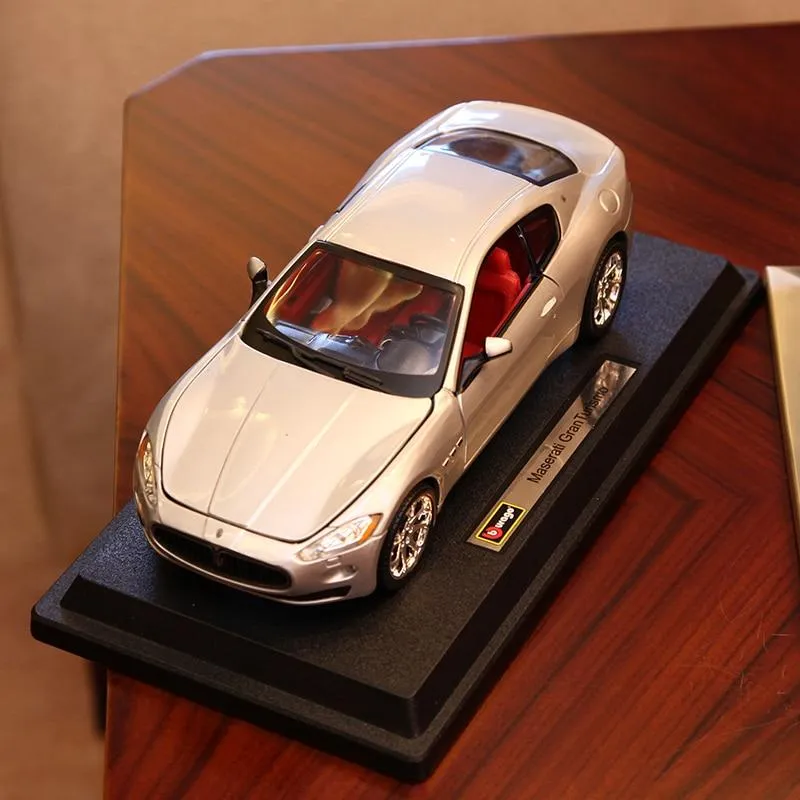 1:24 2008 Maserati GranTurismo Rennwagen aus Legierung, Luxusfahrzeug aus Druckguss, Pullback-Autos, Modell, Spielzeugsammlung, Geschenk