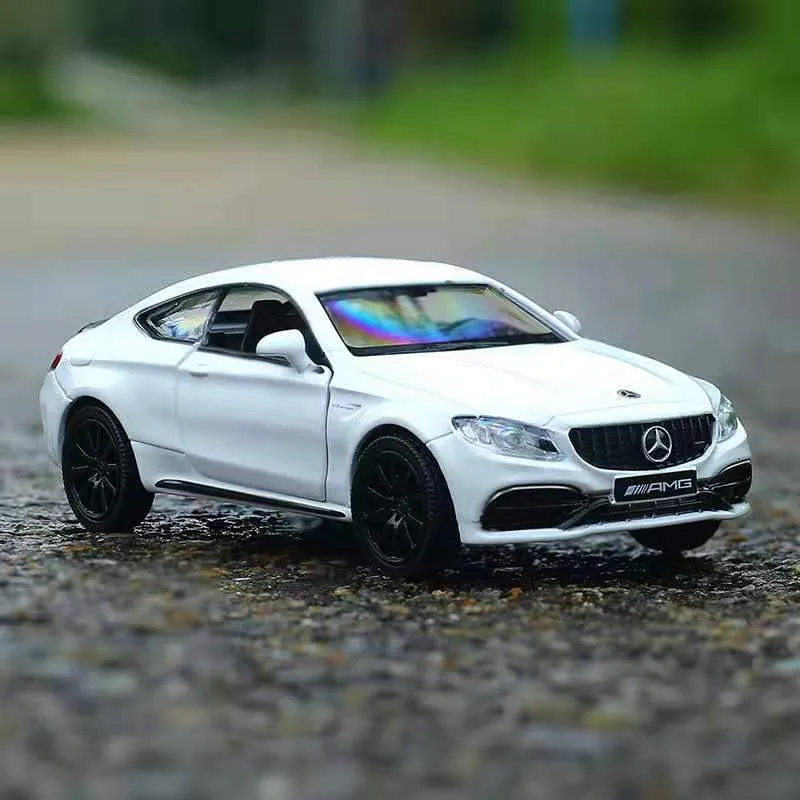 Geburtstagsgeschenke Jungenspielzeug AMG C63 S Coupé Simulation Exquisite Druckguss-Spielzeugfahrzeuge RMZ Stadtauto-Styling 1:36 Legierungsmodell