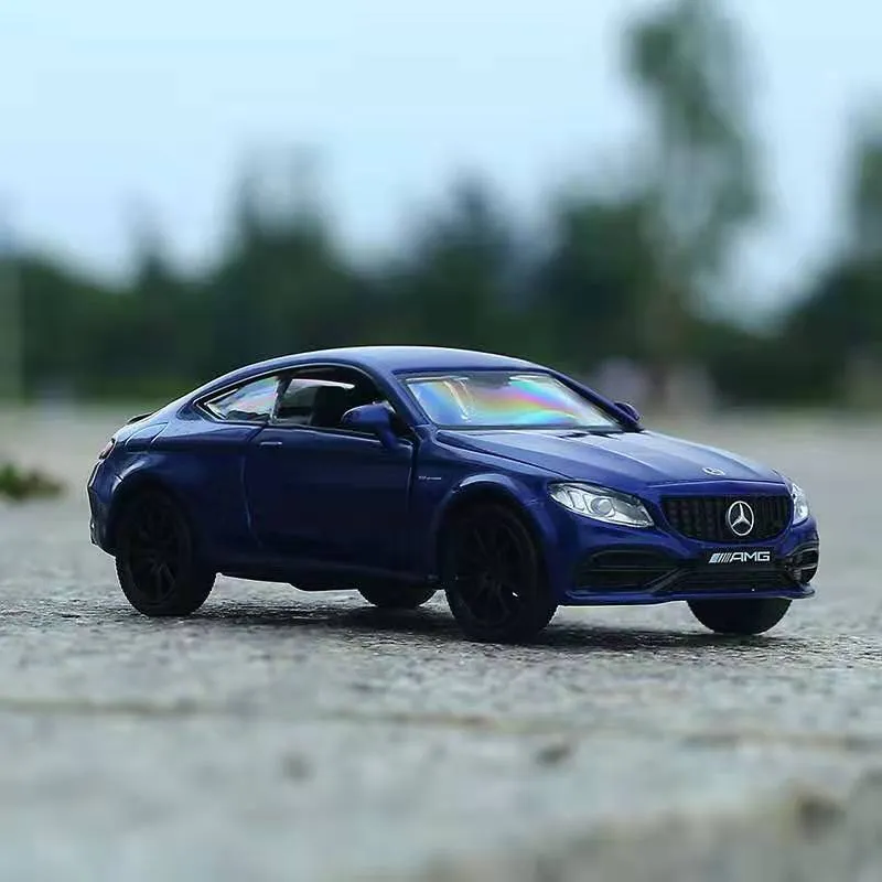 Geburtstagsgeschenke Jungenspielzeug AMG C63 S Coupé Simulation Exquisite Druckguss-Spielzeugfahrzeuge RMZ Stadtauto-Styling 1:36 Legierungsmodell