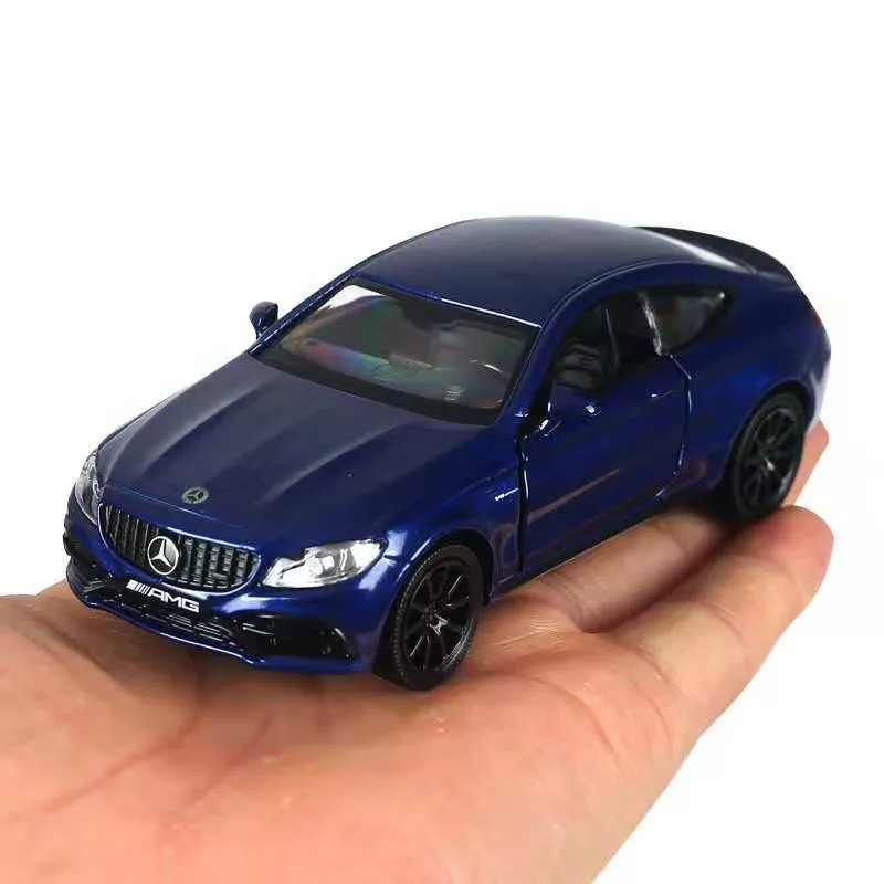 Geburtstagsgeschenke Jungenspielzeug AMG C63 S Coupé Simulation Exquisite Druckguss-Spielzeugfahrzeuge RMZ Stadtauto-Styling 1:36 Legierungsmodell