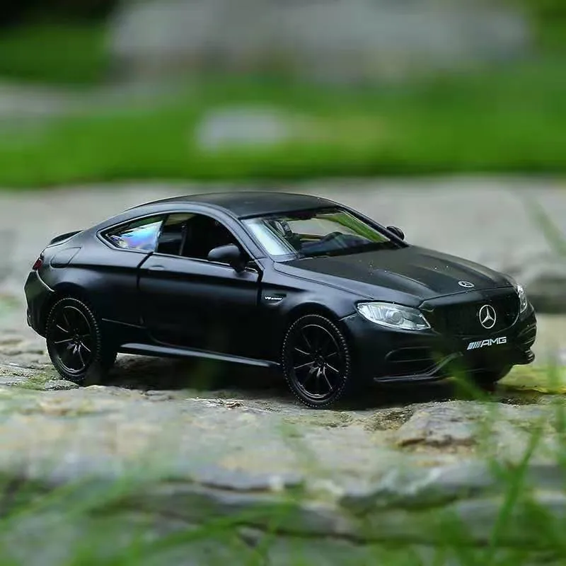 Geburtstagsgeschenke Jungenspielzeug AMG C63 S Coupé Simulation Exquisite Druckguss-Spielzeugfahrzeuge RMZ Stadtauto-Styling 1:36 Legierungsmodell