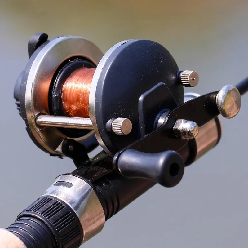 3.5:1 Übersetzungsverhältnis, 3-farbige Mini-Trolling-Rolle, Eisangelrolle, Baitcasting-Rollen, Spule, mit 50 m Nylonschnur