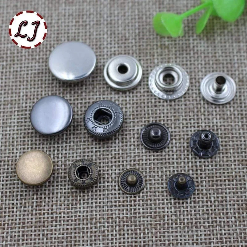 4 Farben (je 30 Sätze) Druckknöpfe + 4 Werkzeuge Metall-Druckknöpfe Druckknöpfe zum Nähen von Lederwaren, Kleidung, Taschen, Armbändern, Gürteln