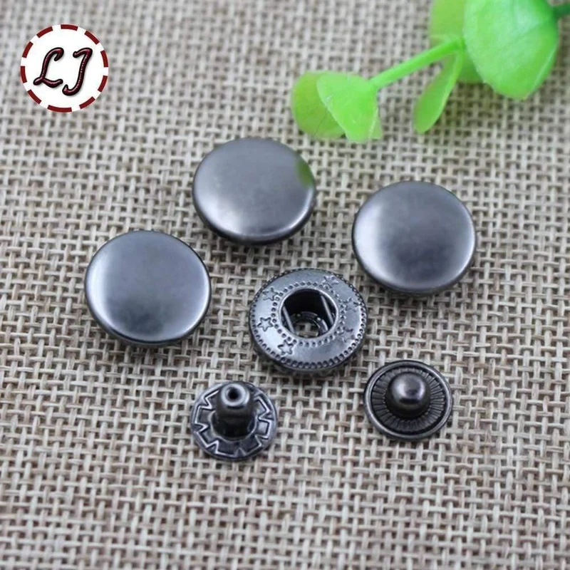 4 Farben (je 30 Sätze) Druckknöpfe + 4 Werkzeuge Metall-Druckknöpfe Druckknöpfe zum Nähen von Lederwaren, Kleidung, Taschen, Armbändern, Gürteln
