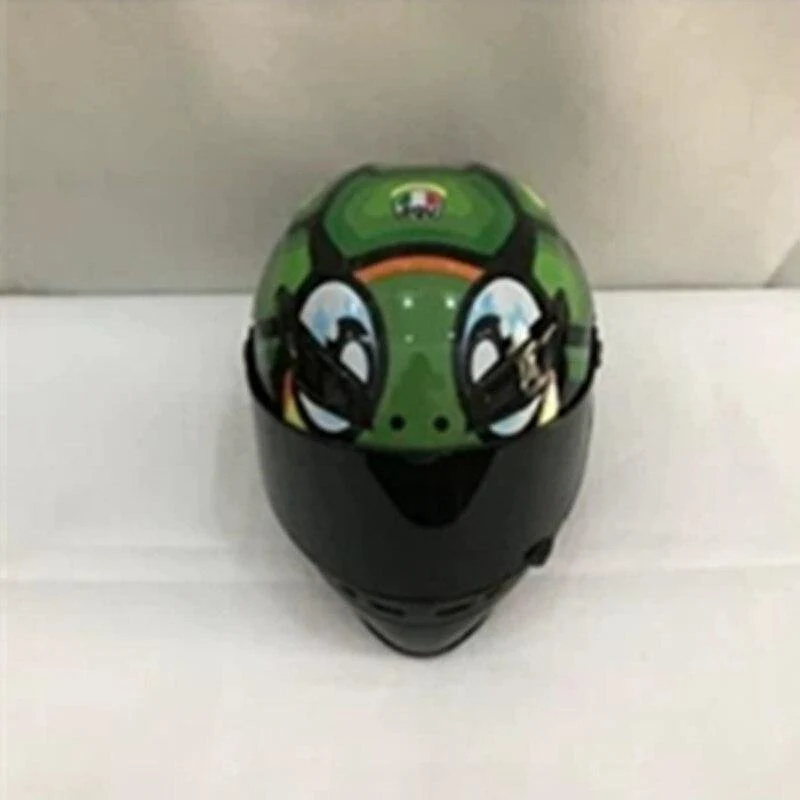 Motorradhelm Racing Bear Doll Toys Tragen Sie eine kleine Helmpuppe Motorradpuppe Motorraddekoration Geschenk für Motorradliebhaber