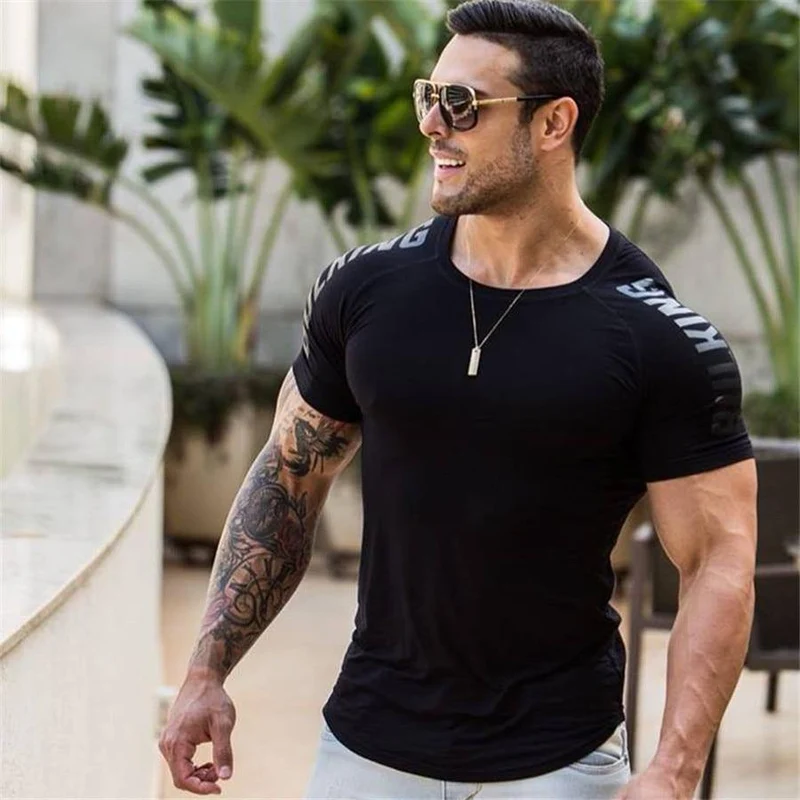 Männer Fitness Fitness T-Shirt Kompression Skinny Bodybuilding T-Shirt Muskel иуди Männlich Sommer Casual Workout Tee Tops Markenkleidung