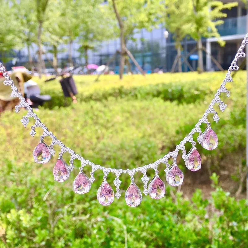 18 K Weißgold AU750 Natürlicher Morganit 30.3 ct Edelsteine ​​Diamanten Anhänger für Frauen Feine Halskette