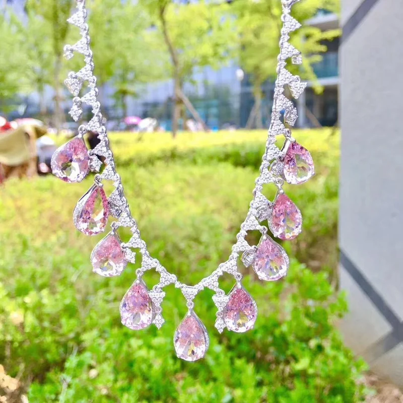 18 K Weißgold AU750 Natürlicher Morganit 30.3 ct Edelsteine ​​Diamanten Anhänger für Frauen Feine Halskette