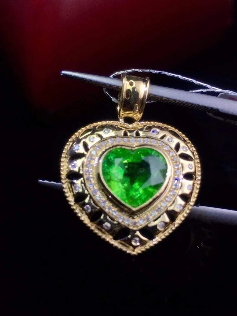 18 Karat Weißgold, natürlicher grüner Tsavorit-Edelstein, 2.1 ct Diamanten, Damen-Anhänger, Halsketten für Damen-Juwelen