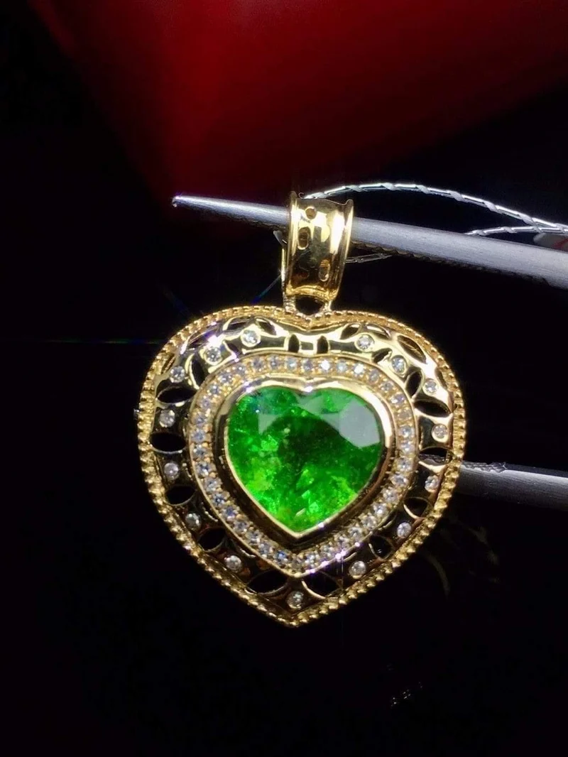 18 Karat Weißgold, natürlicher grüner Tsavorit-Edelstein, 2.1 ct Diamanten, Damen-Anhänger, Halsketten für Damen-Juwelen