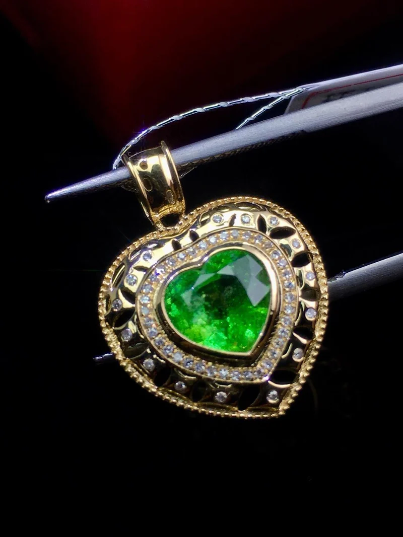 18 Karat Weißgold, natürlicher grüner Tsavorit-Edelstein, 2.1 ct Diamanten, Damen-Anhänger, Halsketten für Damen-Juwelen
