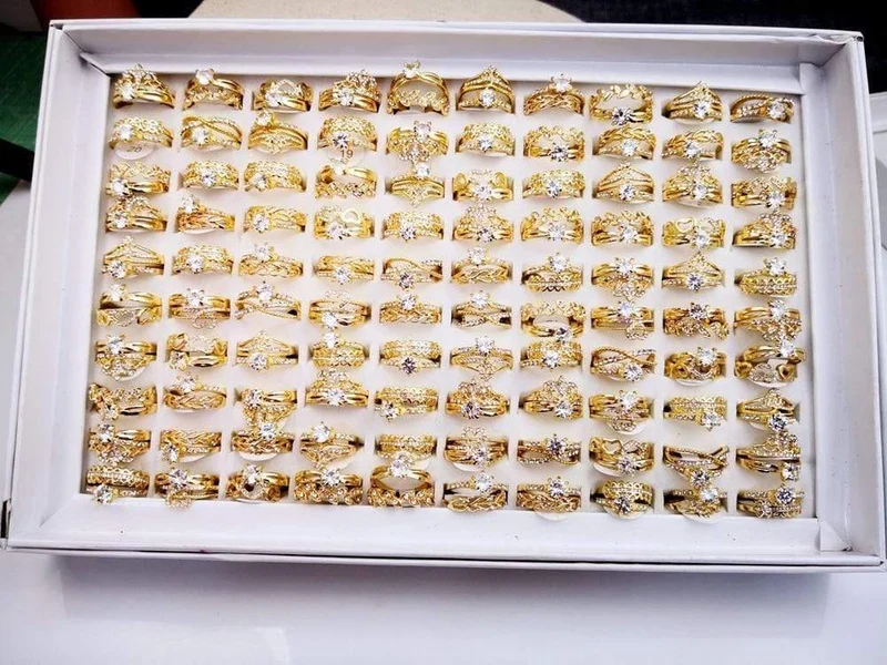 10Pcs Damenringe New Design Mixed Styles Gold und SilverZircon Großhandelsringe Lots Female Jewelry Bulks Lot LR4161