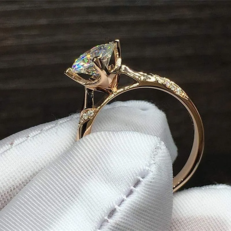 18 Karat Gelbgold 1 Karat 6.5 mm runder Brillantschliff 6 Zinken Moissanitring Labordiamantring für Frauen Verlobungsring