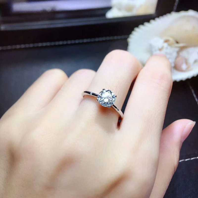 Moissanite Edelstein 4 Klaue Einfache Diamantring für Frauen Echte 925 Sterling Silber Charme Edlen Hochzeitsschmuck