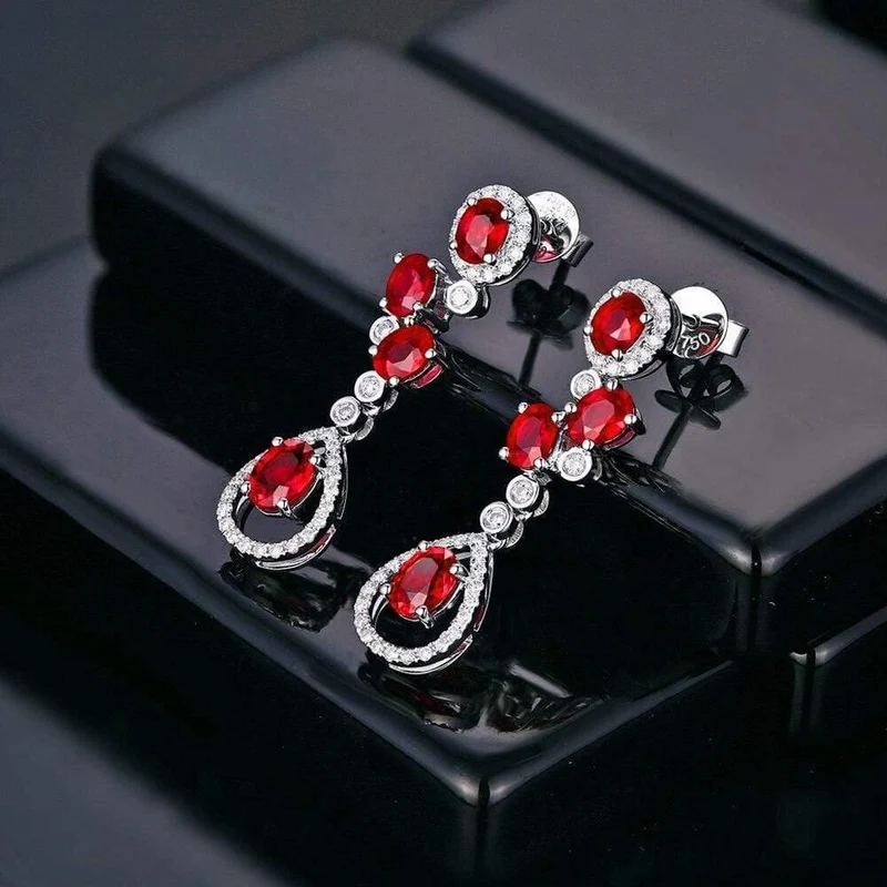 18KT / 750 Weißgold 2.69ct Natürlicher roter Rubin 0.39ct Diamant-Verlobungs-Edelstein-Ohrschmuck im Rundschliff