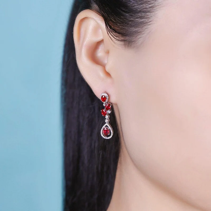 18KT / 750 Weißgold 2.69ct Natürlicher roter Rubin 0.39ct Diamant-Verlobungs-Edelstein-Ohrschmuck im Rundschliff
