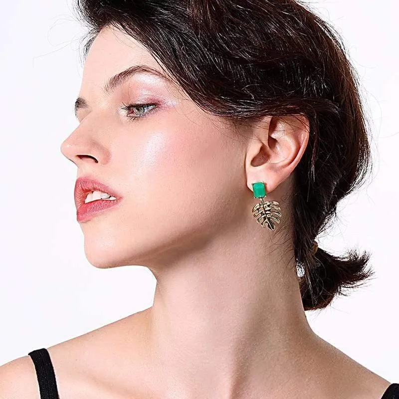 Goldfarbene Legierung, ausgehöhltes Blatt, grünes Harz, rechteckige Tropfenohrringe für Damen, Modeschmuck