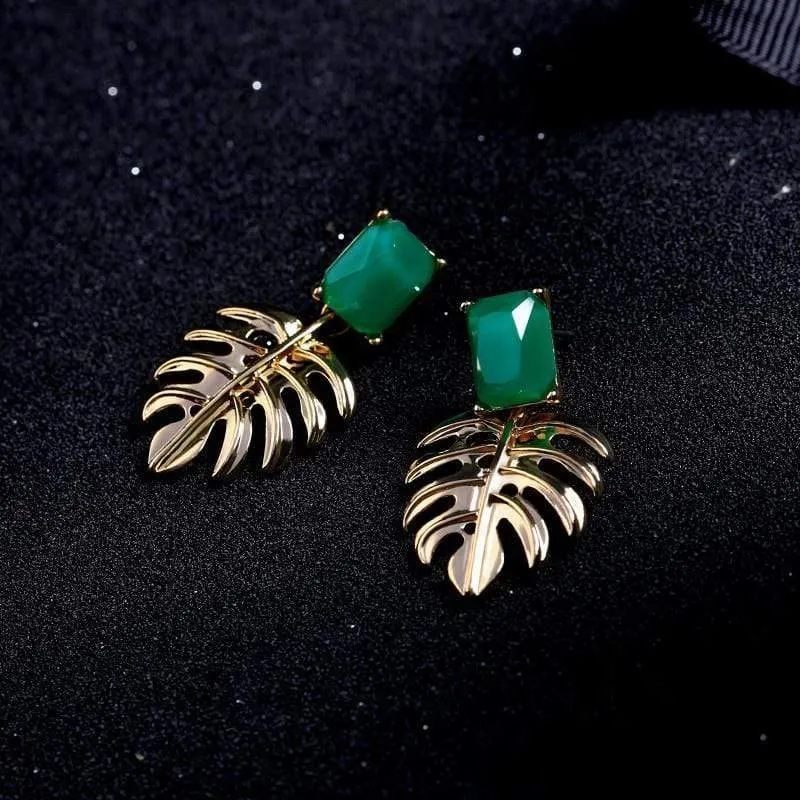 Goldfarbene Legierung, ausgehöhltes Blatt, grünes Harz, rechteckige Tropfenohrringe für Damen, Modeschmuck