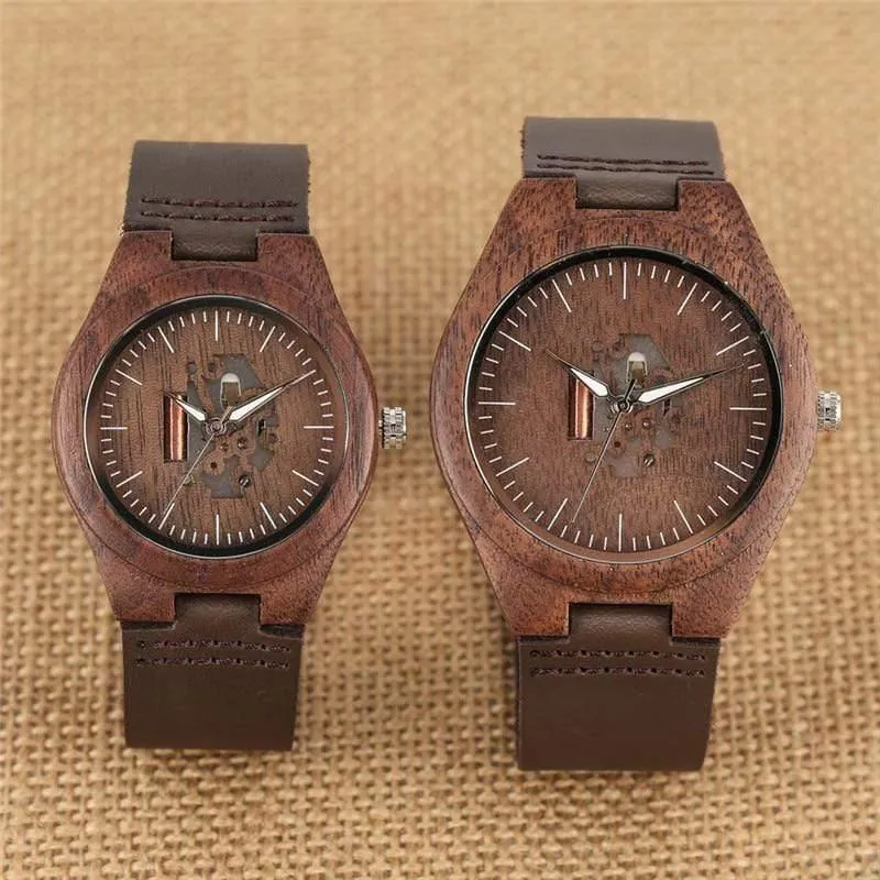 Hölzerne Paaruhr Quarz-Lederband Handgefertigte Walnussholzuhren Hohles Zifferblatt Valentinstag-Liebhaber-Geschenk reloj para parej
