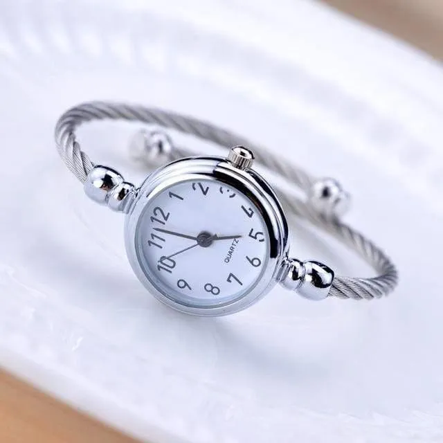 Frauenuhren elegantes kleines Armband weibliche Uhr BGG Art und Weisemarke römisches Vorwahlknopf Retro- Damearmbanduhrgeschenk