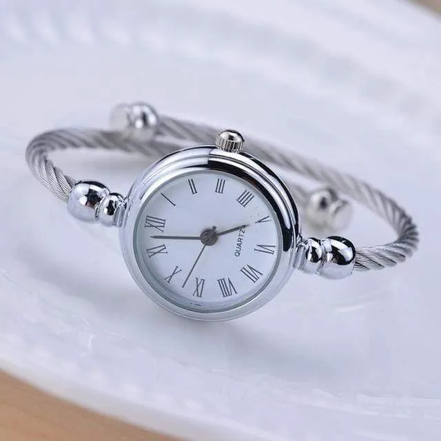 Frauenuhren elegantes kleines Armband weibliche Uhr BGG Art und Weisemarke römisches Vorwahlknopf Retro- Damearmbanduhrgeschenk