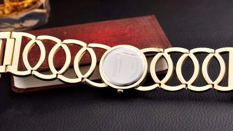Gold überzogene Kreis-Bügel-Edelstahl-Rückseite, die Frauen-Armband-Uhr-Art- und Weisearmbanduhr shinning ist
