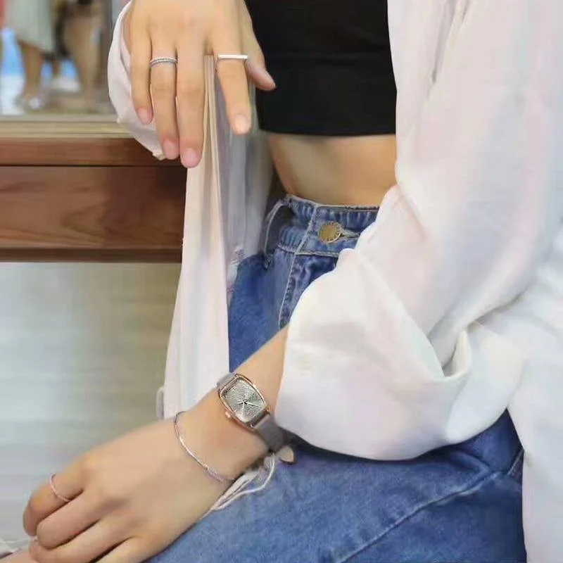 Damenuhr Japan Quarz Stunden Mode wellenförmige Uhr Lederarmband Modern Classic Girl Geburtstagsgeschenk Julius Box