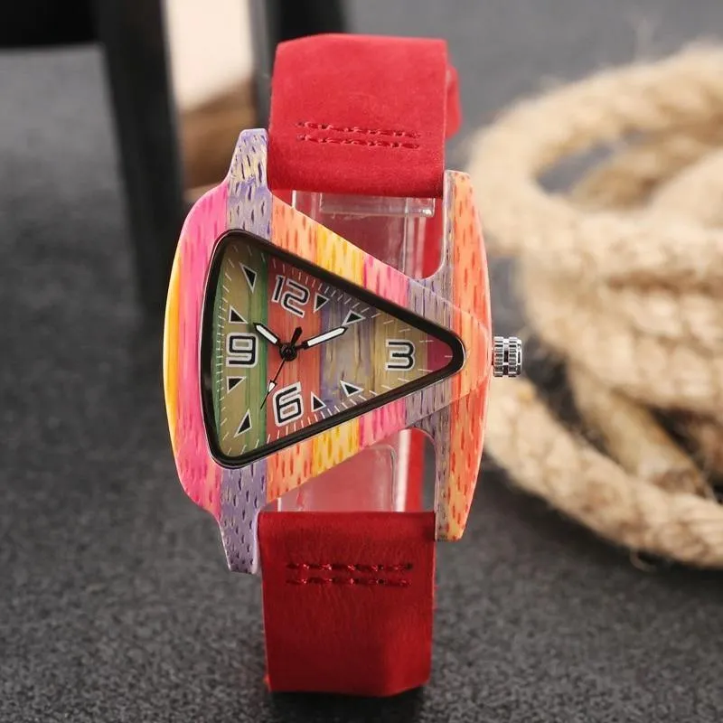 Holz Uhr Kreative Dreieck Form Zifferblatt Stunde Uhr Frauen Quarz Lederarmband Uhr frauen Handgelenk Reloj Mujer
