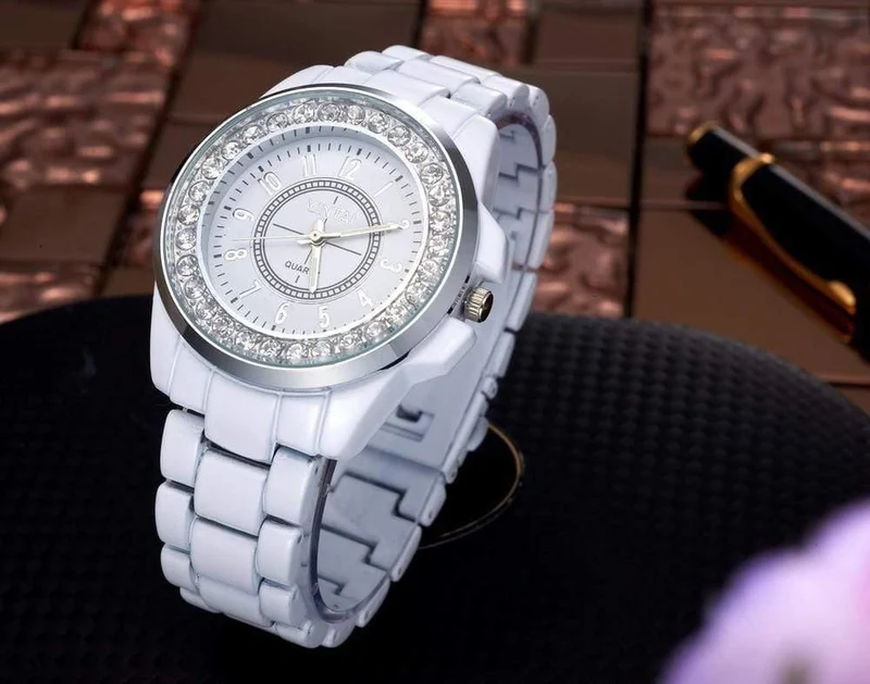 Uhr Korea Stil Runden Zifferblatt Kristall Mode Quarz Armbanduhr Schwarz & Weiß Legierung Armbanduhr Unisex masculino uhren