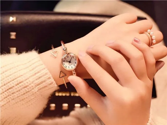 Damenuhren, beliebte Marke, einfache Zahlen-Armbanduhr, Retro-Damen-Quarz-Armbanduhr, Orologio Donna