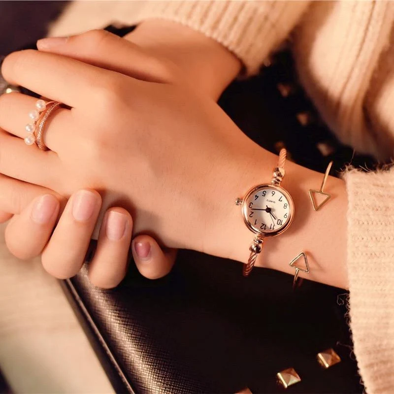 Damenuhren, beliebte Marke, einfache Zahlen-Armbanduhr, Retro-Damen-Quarz-Armbanduhr, Orologio Donna