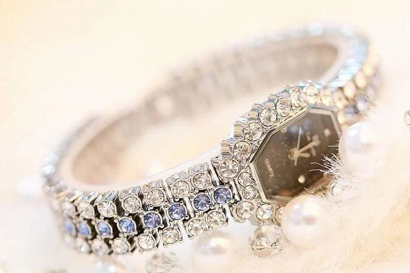 Frauen Uhren Diamant Berühmte Marke Elegante Kleid Quarz Uhren Damen Strass Armbanduhr Relogios femininos