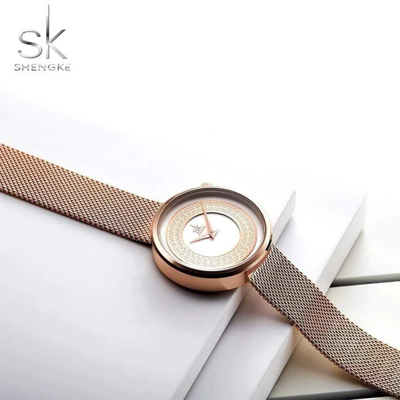 Shengke Frauen Uhren Frauen Mode Uhr Vintage Design Damen Uhr Luxus Marke Klassische Gold Metall Scheibe Zegarek Damski