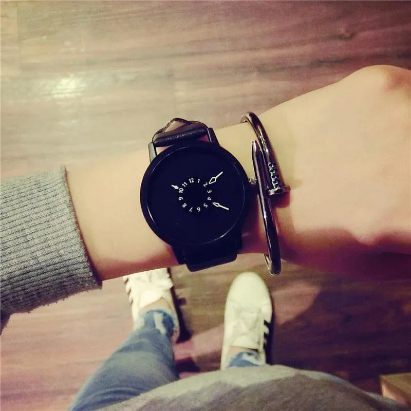 Uhren Herren Damen Quarzuhr Neues Design Einzigartige Lovers-Armbanduhr Casual Schwarz Weiß Uhr Lederband
