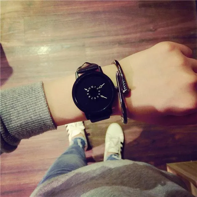 Uhren Herren Damen Quarzuhr Neues Design Einzigartige Lovers-Armbanduhr Casual Schwarz Weiß Uhr Lederband