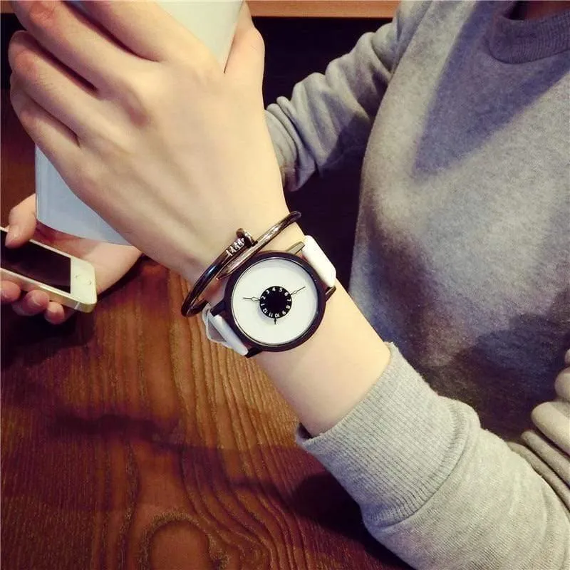 Uhren Herren Damen Quarzuhr Neues Design Einzigartige Lovers-Armbanduhr Casual Schwarz Weiß Uhr Lederband
