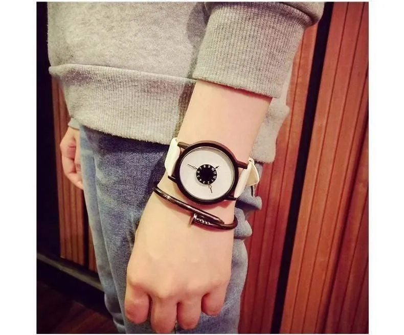 Uhren Herren Damen Quarzuhr Neues Design Einzigartige Lovers-Armbanduhr Casual Schwarz Weiß Uhr Lederband