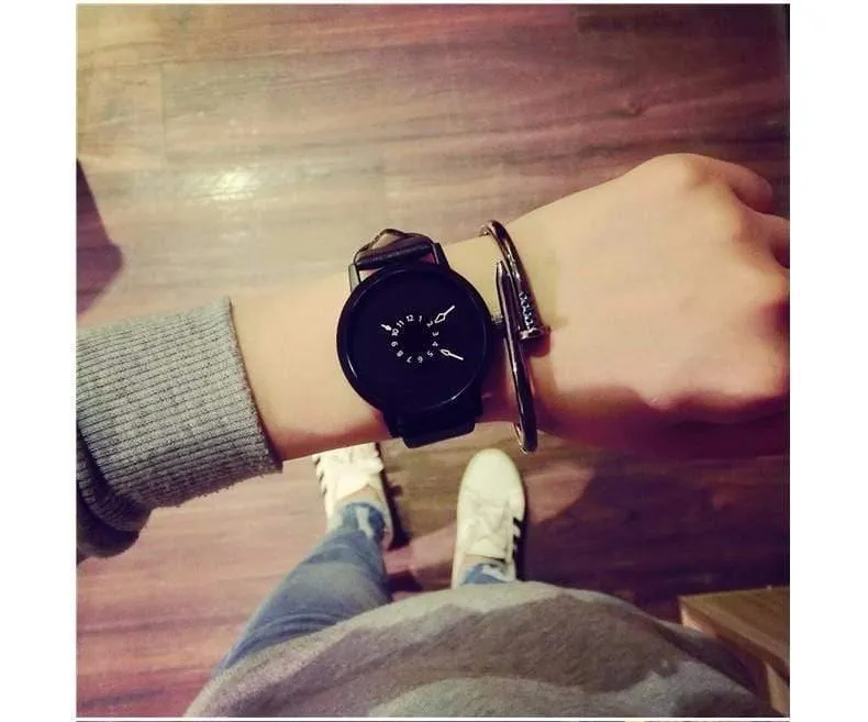 Uhren Herren Damen Quarzuhr Neues Design Einzigartige Lovers-Armbanduhr Casual Schwarz Weiß Uhr Lederband