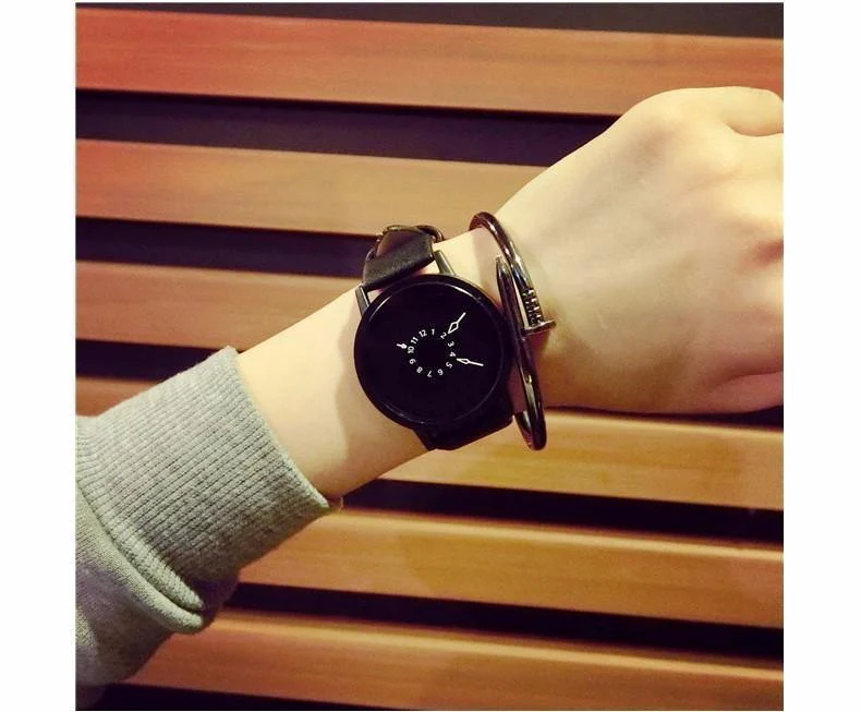 Uhren Herren Damen Quarzuhr Neues Design Einzigartige Lovers-Armbanduhr Casual Schwarz Weiß Uhr Lederband