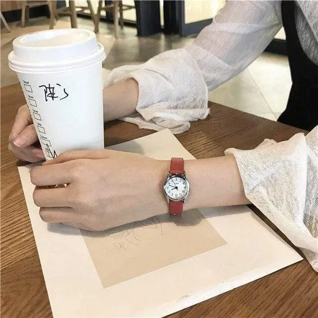 Damenuhren, koreanische Version, lässig, Quarzuhr, Damenuhr der Marke BGG, Retro-Armbanduhren mit Lederband