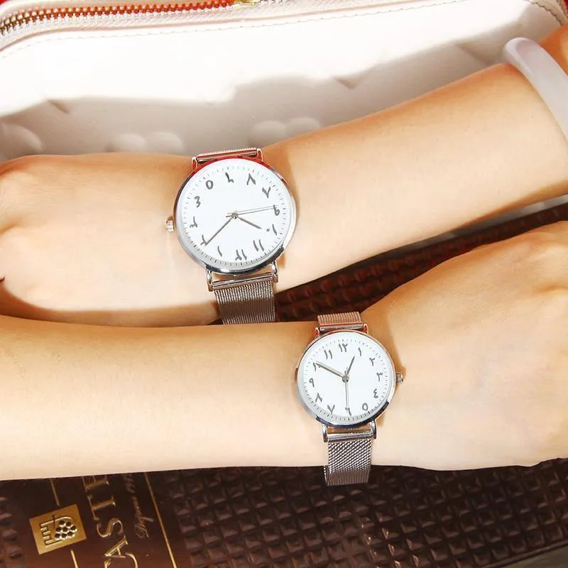 Einzigartige arabische Zahlen, weiß, schwarz, Liebhaberuhr, Mesh-Stahlgürtel, Herren- und Damen-Quarz-Armbanduhr
