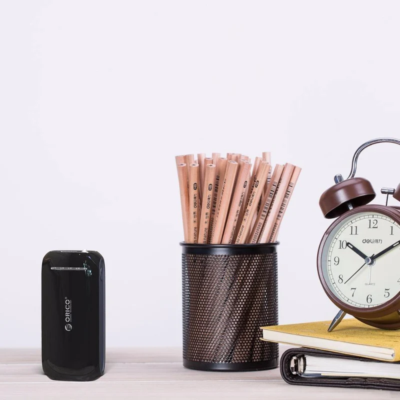 ORICO 4000mAh Power Bank 5V1A Aufladen für Smartphones mit 30cm Micro-USB-Kabel, tragbar zum Tragen, schwarzes ABS