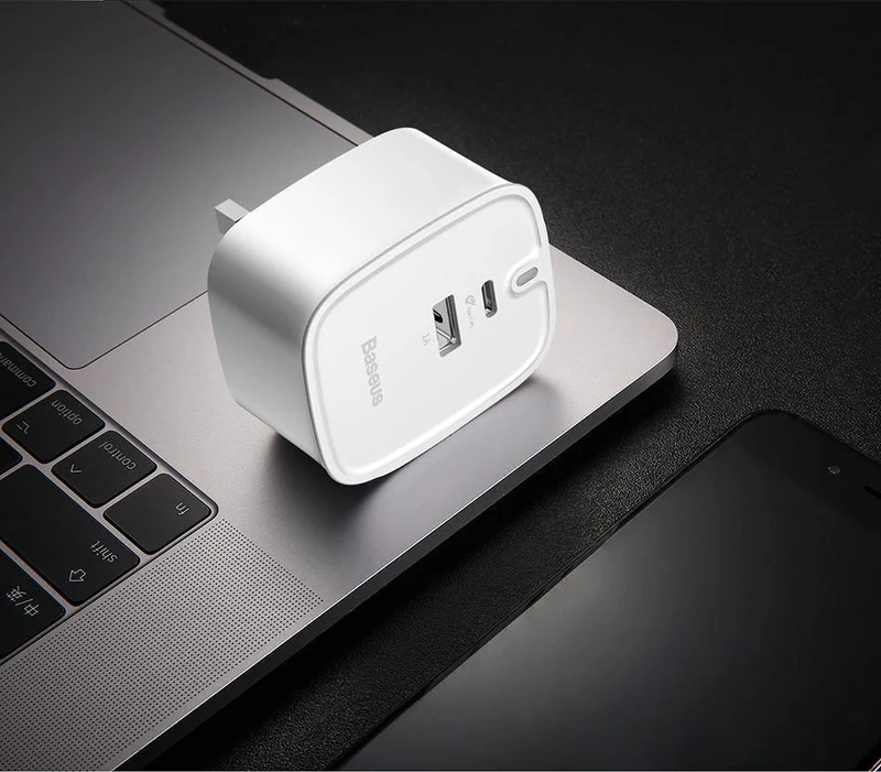 Baseus USB PD-Ladegerät für iPhone 30W Schnellladung UK-Stecker Typ-c-Adapter für Mobiltelefon Reisewand 3A Typ C PD USB-Ladegerät