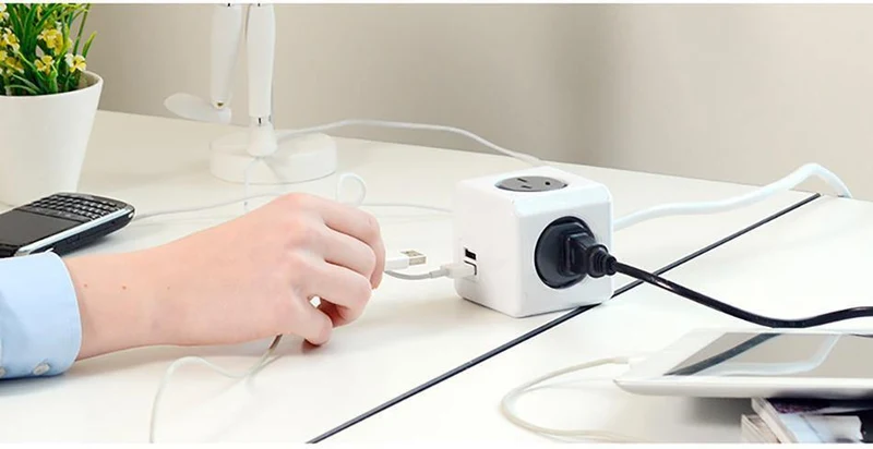 ROCK Telefon-Ladegerät mit vier Netzsteckern und zwei USB-Anschlüssen, Ladebuchse für iPhone/Samsun-Tablets mit USB-Kabel