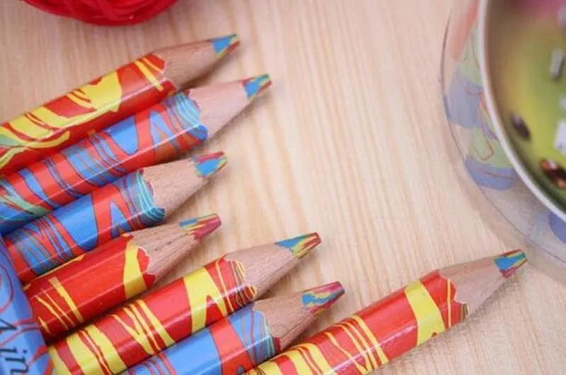 20pcs / lot Mischfarben-Regenbogen-Bleistift-Kunst-Zeichnungs-Bleistifte, die Skizzen-Kindergraffiti schreiben